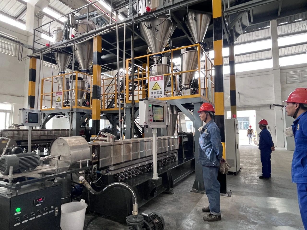 華遠公司3000噸阻燃母粒項目試產成功！銻產業鏈高端化邁出關鍵一步